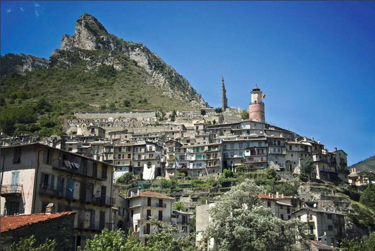 Au Coeur De Tende Apartment Bagian luar foto