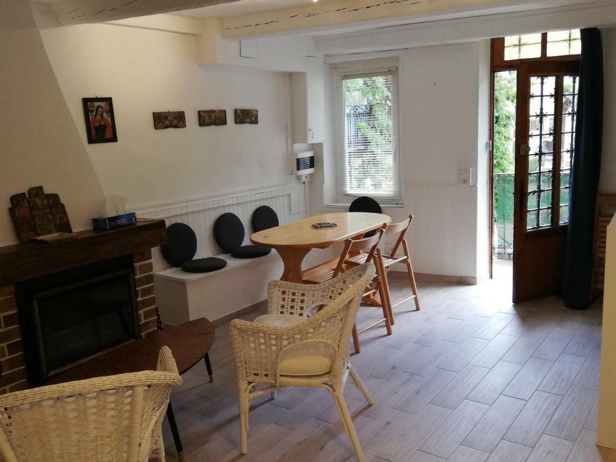 Au Coeur De Tende Apartment Bagian luar foto
